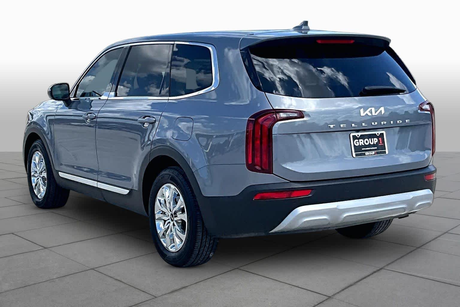 Used 2022 SILVER Kia LX image 11