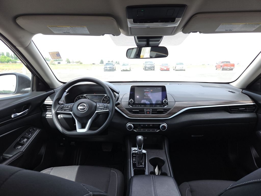 2025 Nissan Altima SV - Photo 11