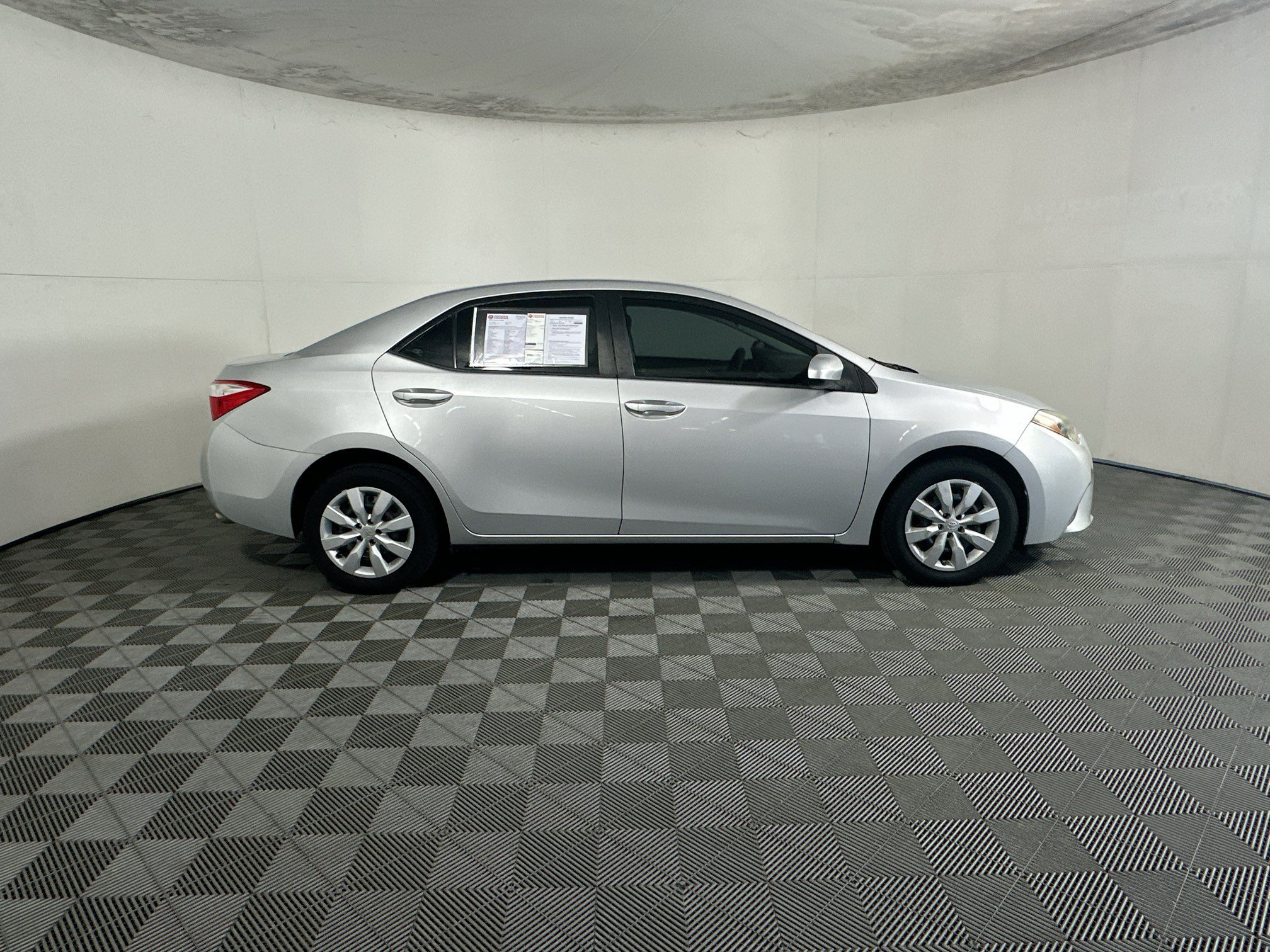 Used 2015 Classic Silver Metallic Toyota LE image 2