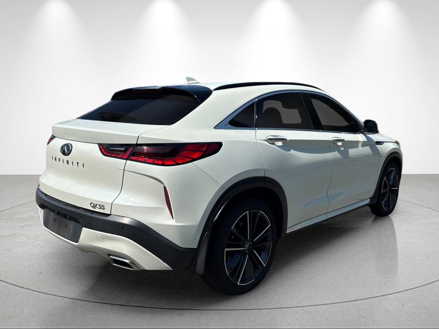 Used 2023 Majestic White INFINITI LUXE image 5
