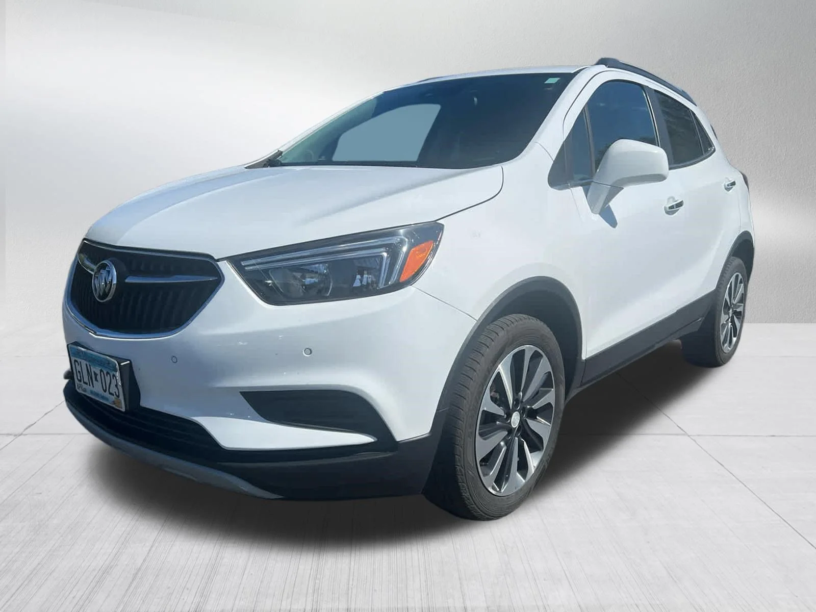 Used 2021 Summit White Buick Preferred image 3