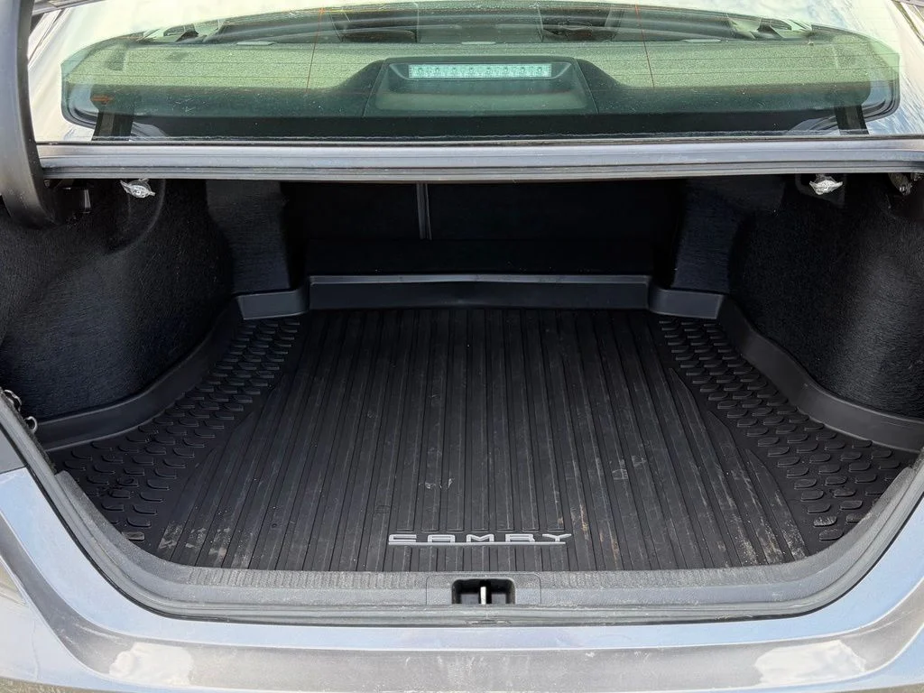Used 2018 Gray Toyota SE image 5