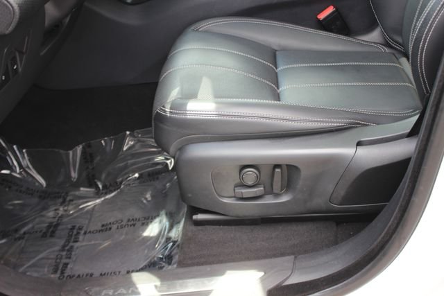 Used 2022 White Land Rover S image 18