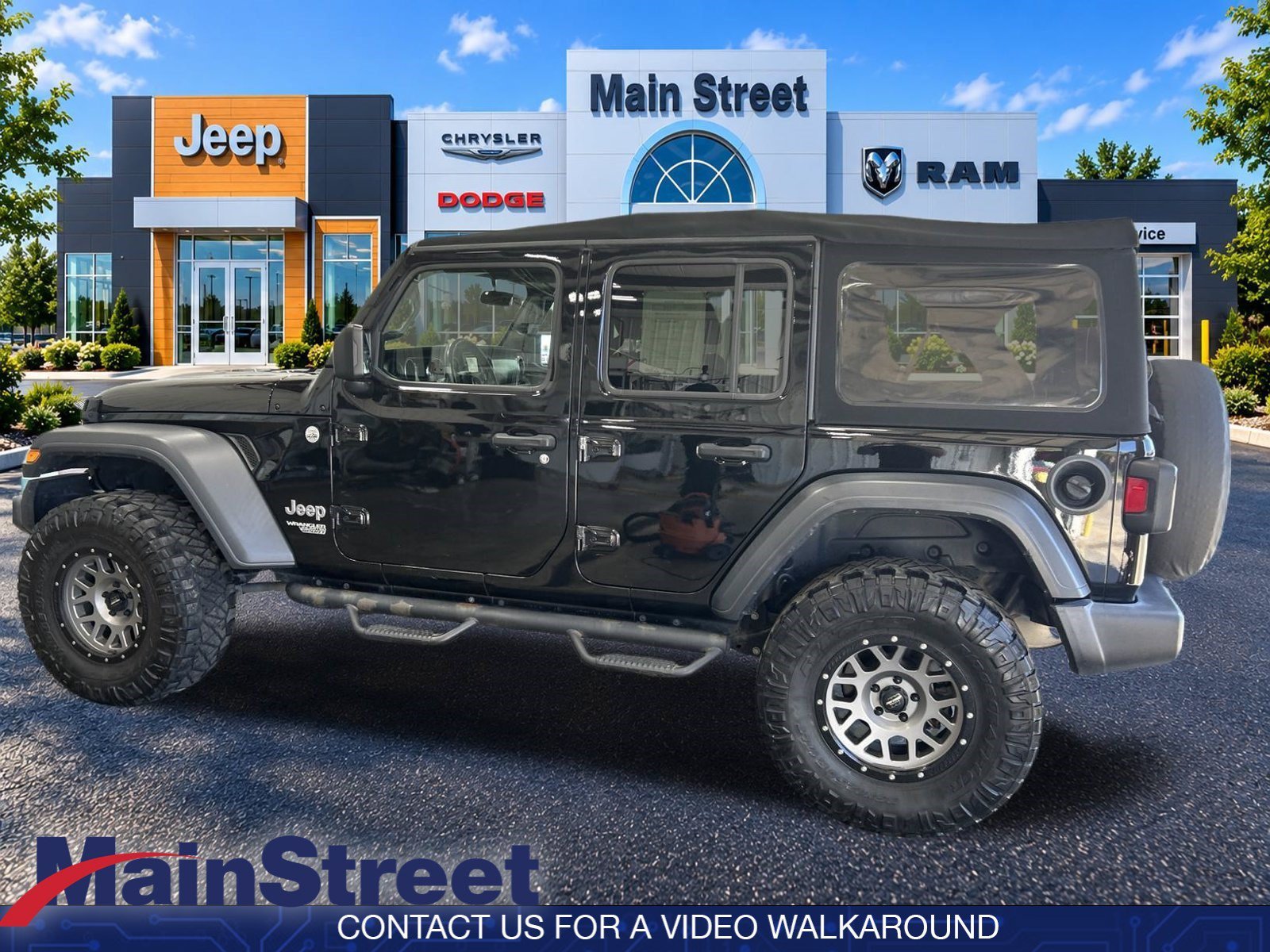 Used 2018 Black Clearcoat Jeep Sport S image 16