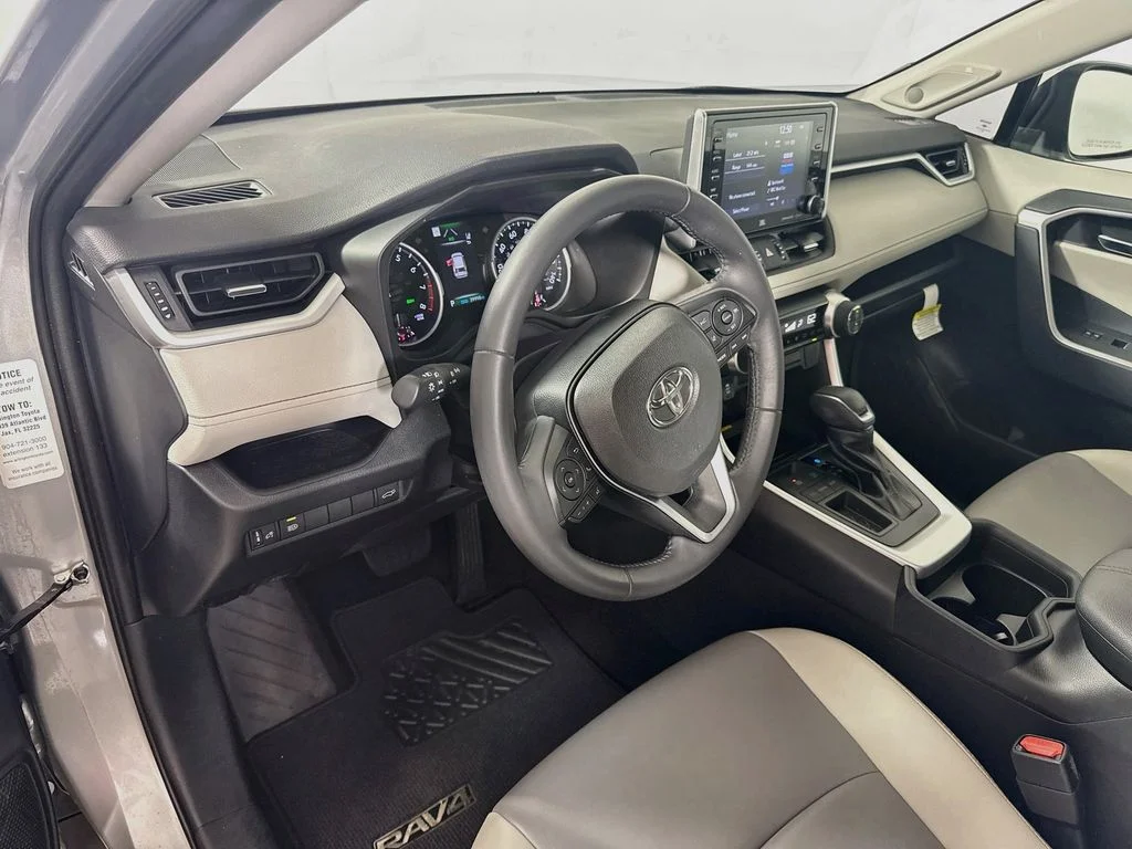 Certified Used 2019 Silver Sky Metallic Toyota XLE Premium image 10