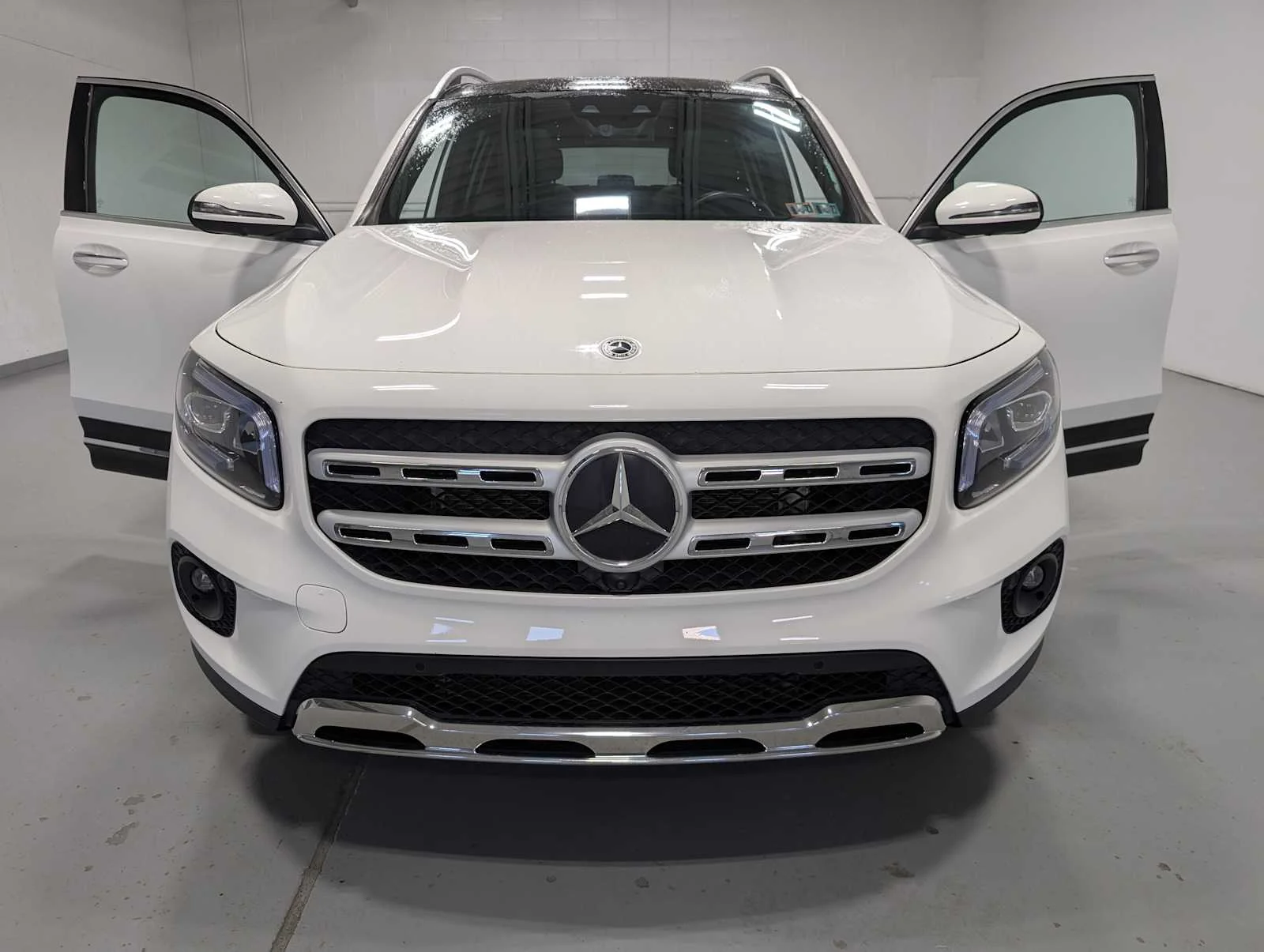 Used 2022 Polar White Mercedes-Benz GLB 250 image 15