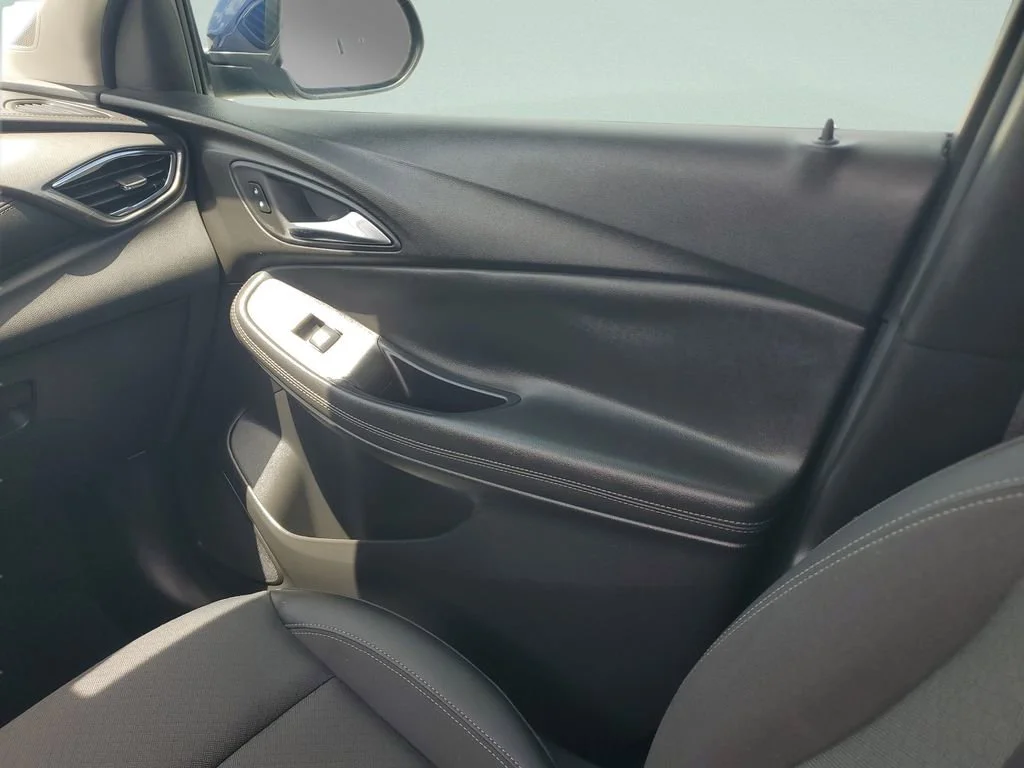 Used 2023 Sapphire Metallic Buick Select image 21