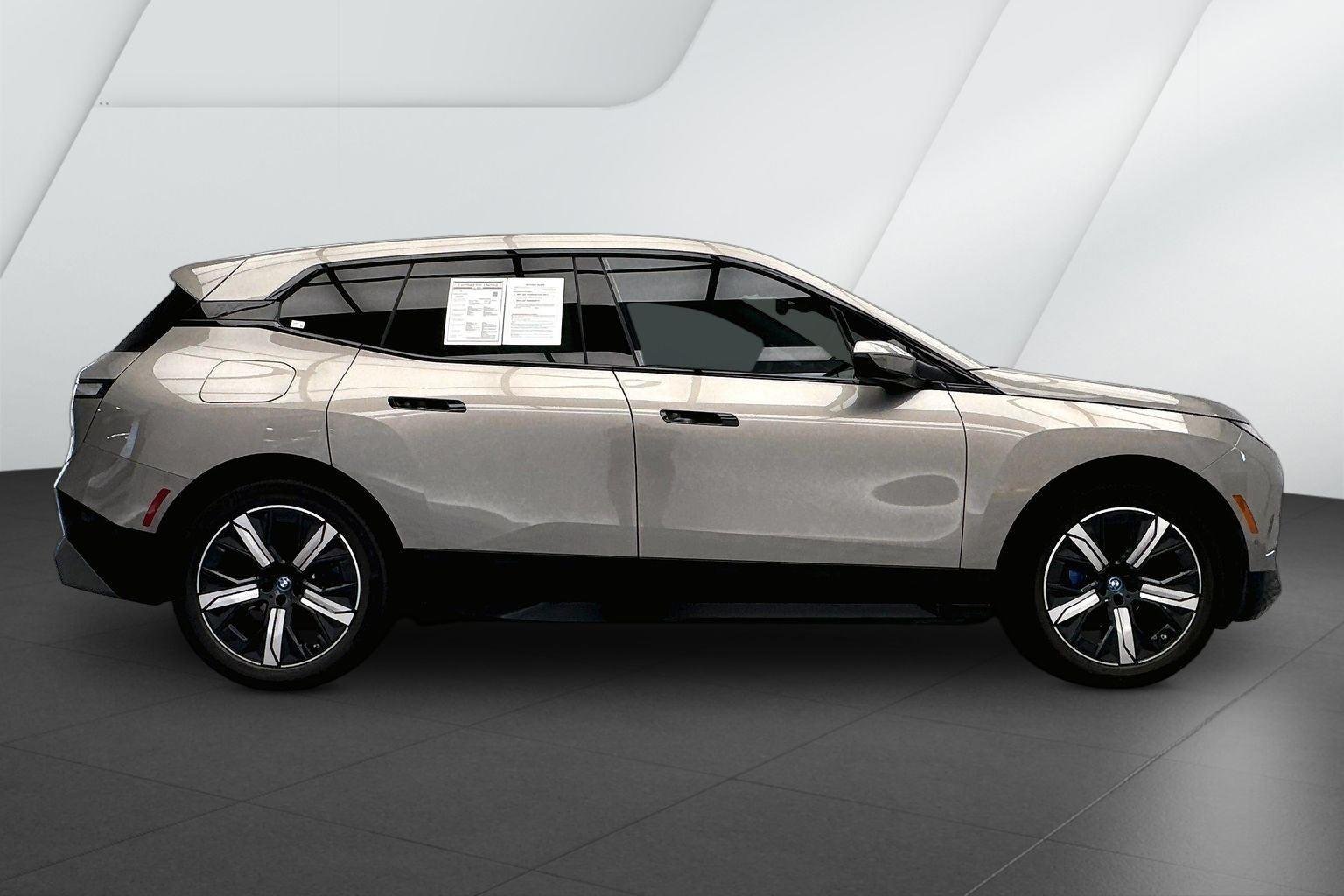 Used 2023 Oxide Grey Metallic BMW xDrive50 image 5