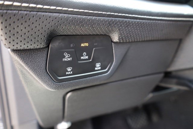 Used 2024  Volkswagen 2.0T SE w/Technology image 4