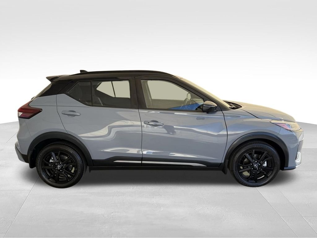 Used 2024 Super Black Nissan SR image 4