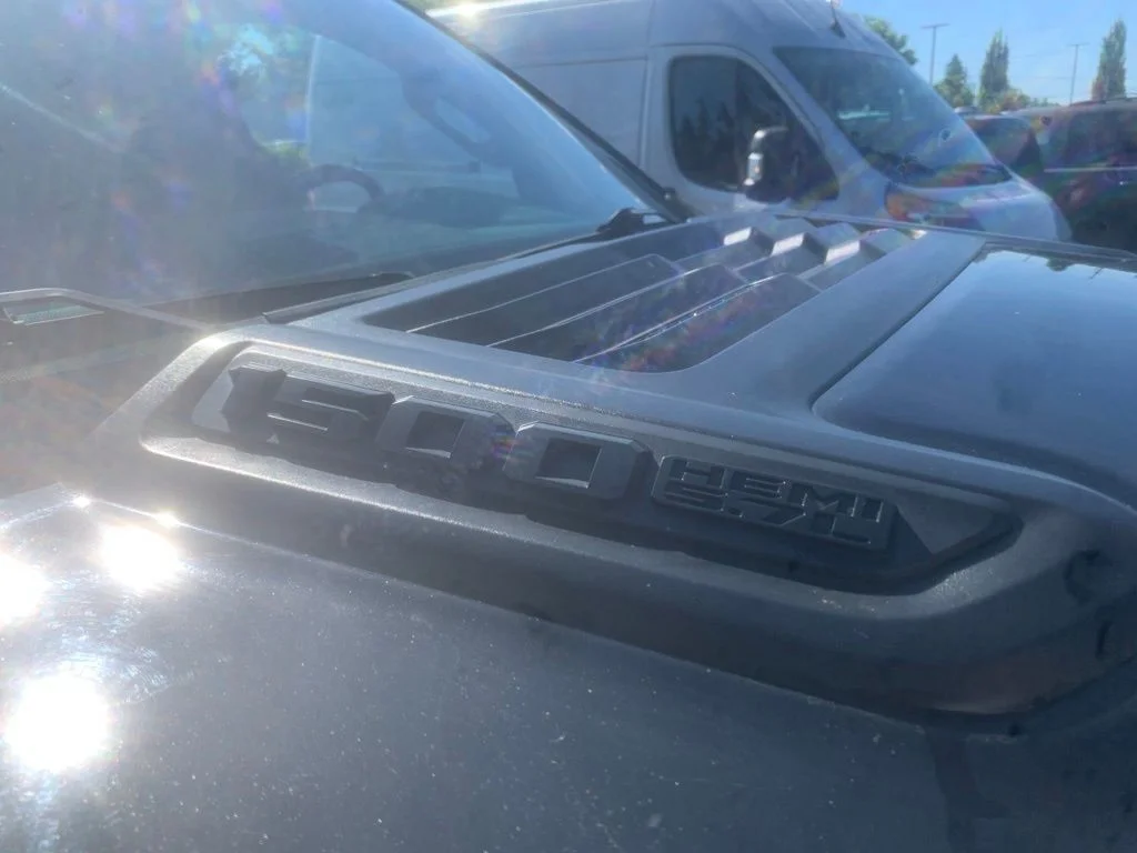 Used 2019 Diamond Black Crystal Pearlcoat Ram Laramie image 7