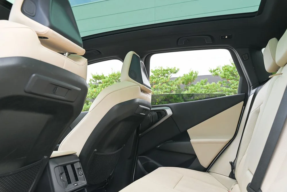 Used 2025 White BMW 30 xDrive image 9