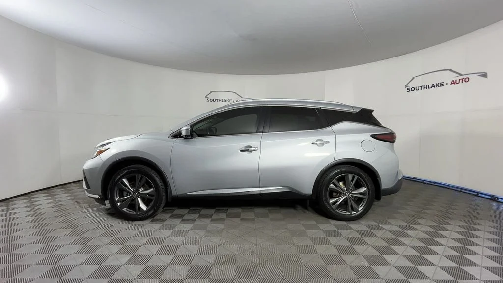 Used 2019 Silver Nissan Platinum image 5