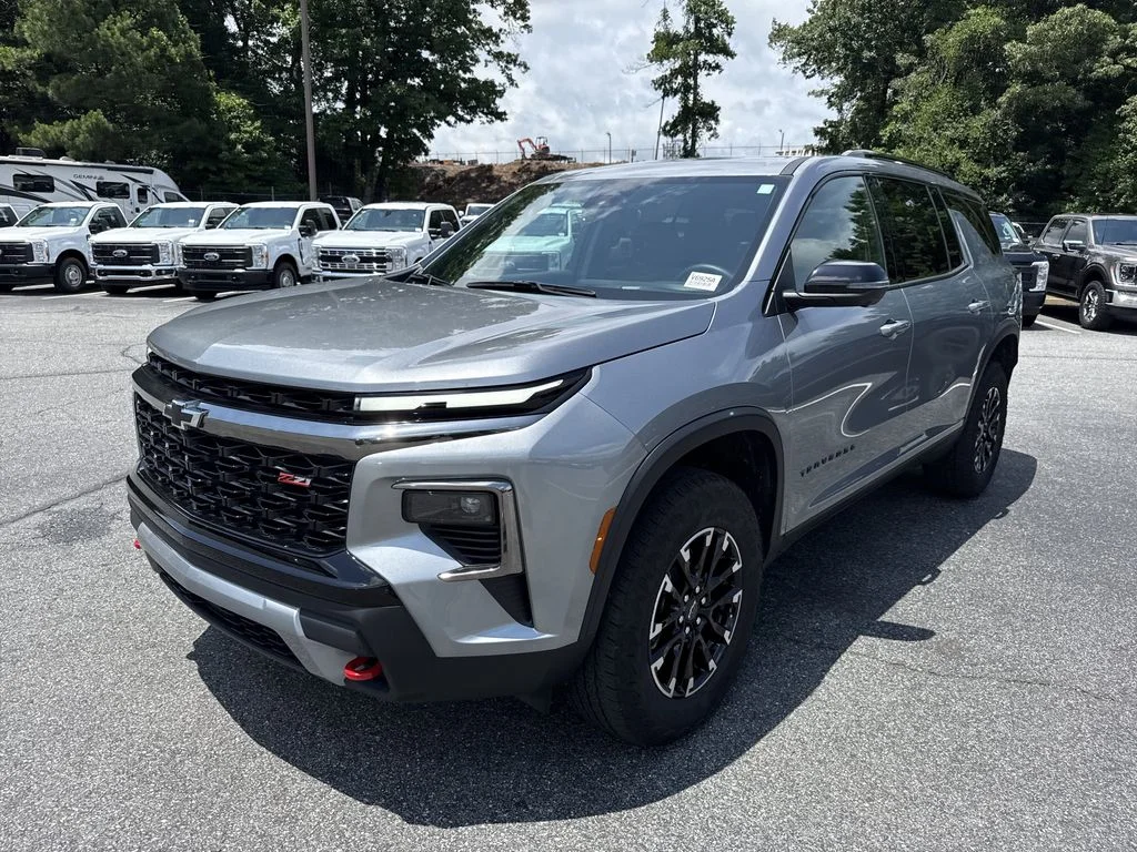 Used 2025 Gray Chevrolet Z71 image 3