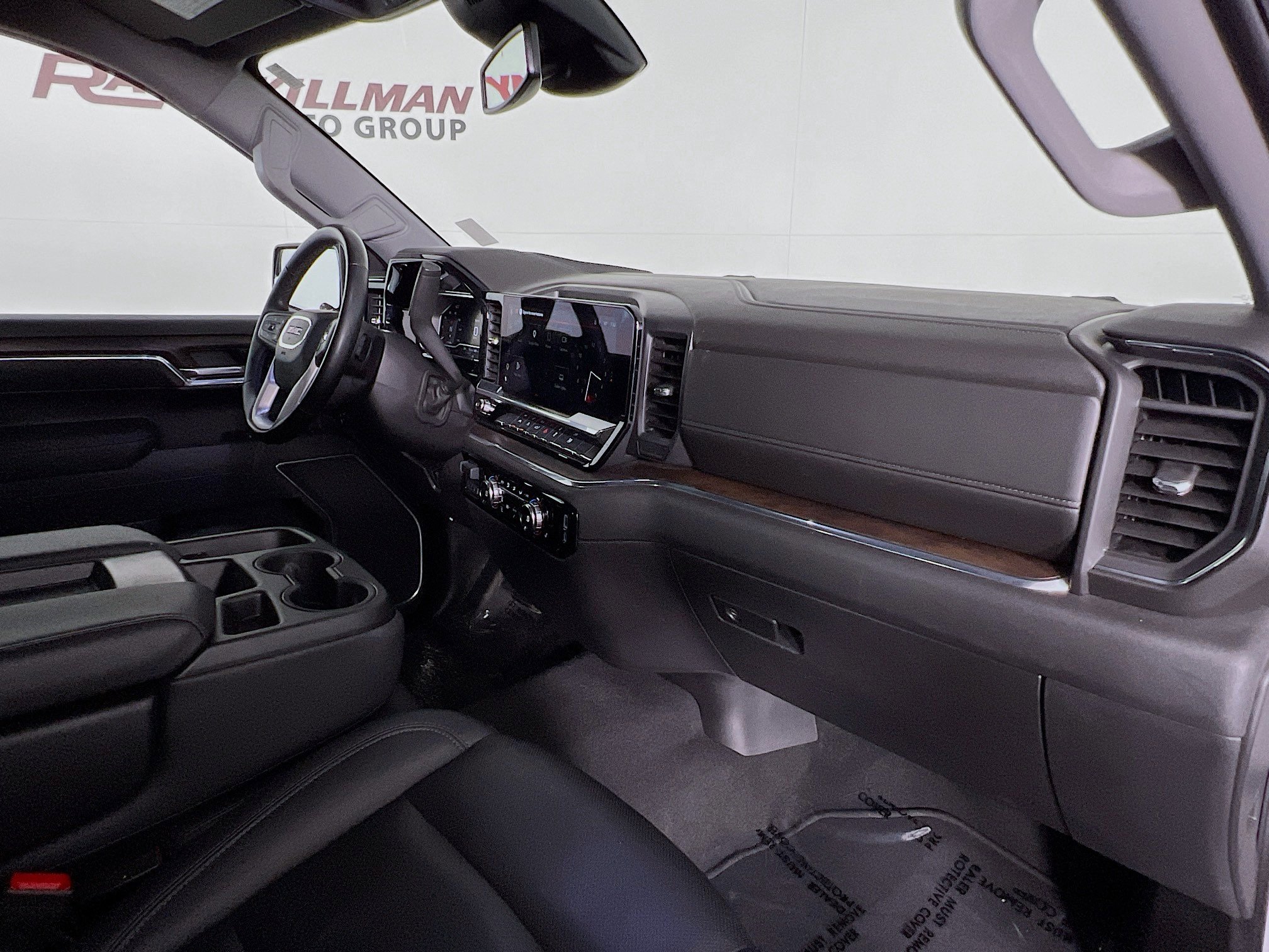 Used 2025 Summit White GMC SLT image 39