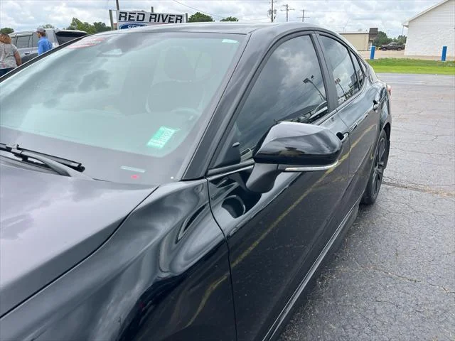 2025 Toyota Camry SE - Photo 10