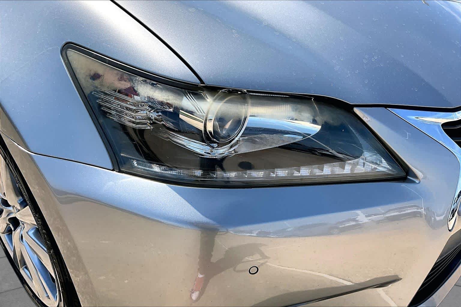 Used 2015 Atomic Silver Lexus  image 28