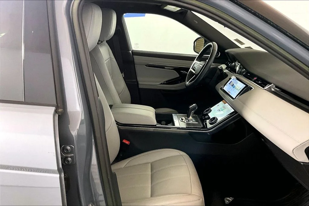 Used 2023 Nolita Grey Land Rover SE image 6