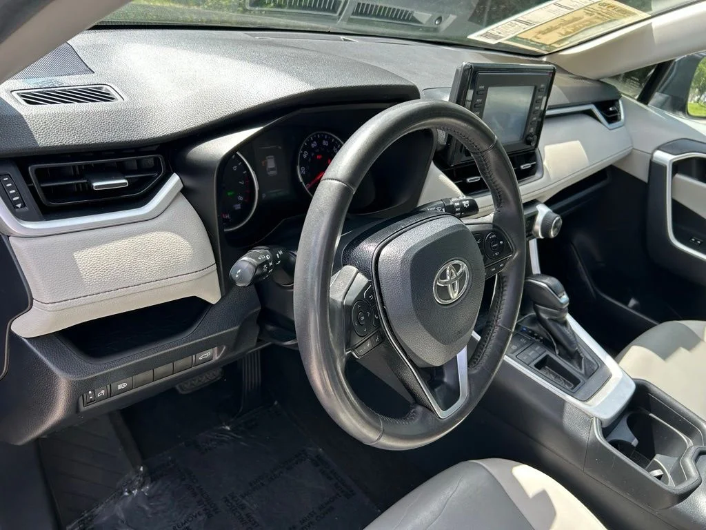 Certified Used 2019 Midnight Black Metallic Toyota XLE Premium image 22
