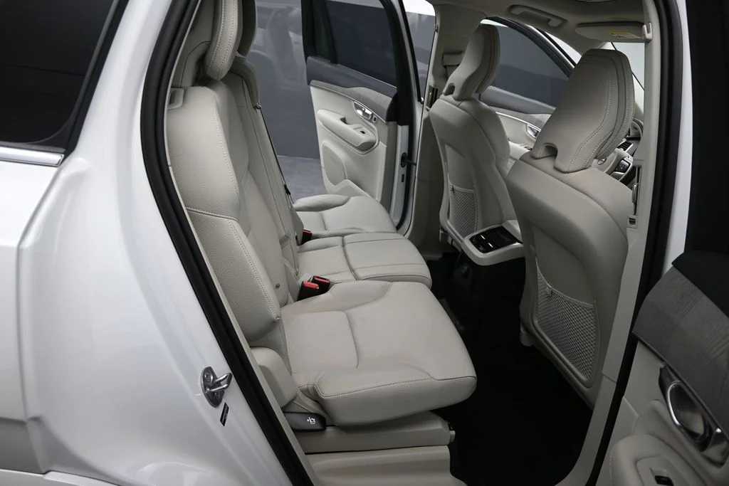 Certified Used 2025 Crystal White Volvo Plus image 22