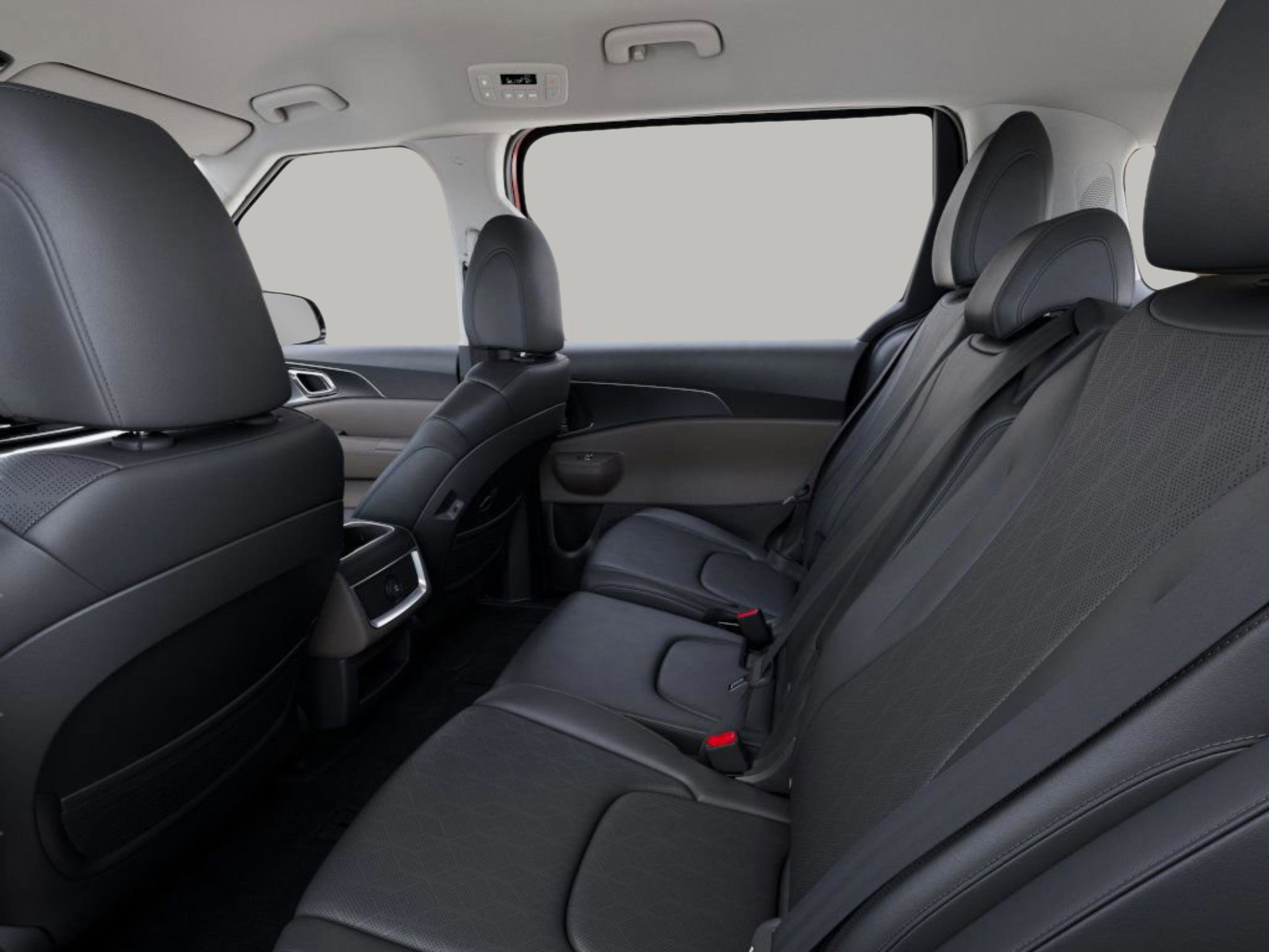 New 2025 Snow White Pearl Kia LXS image 18