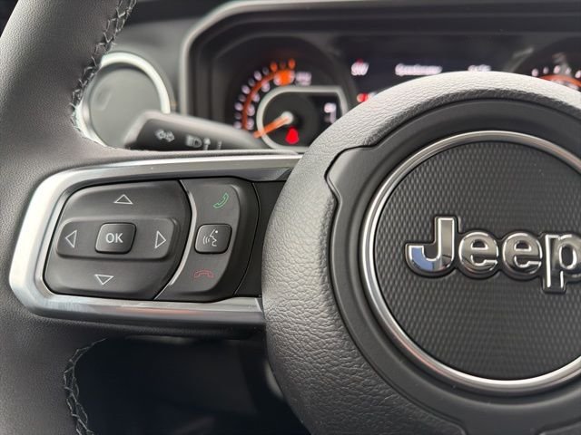 New 2026 Black Clear-Coat Exterior Paint Jeep Sahara image 27