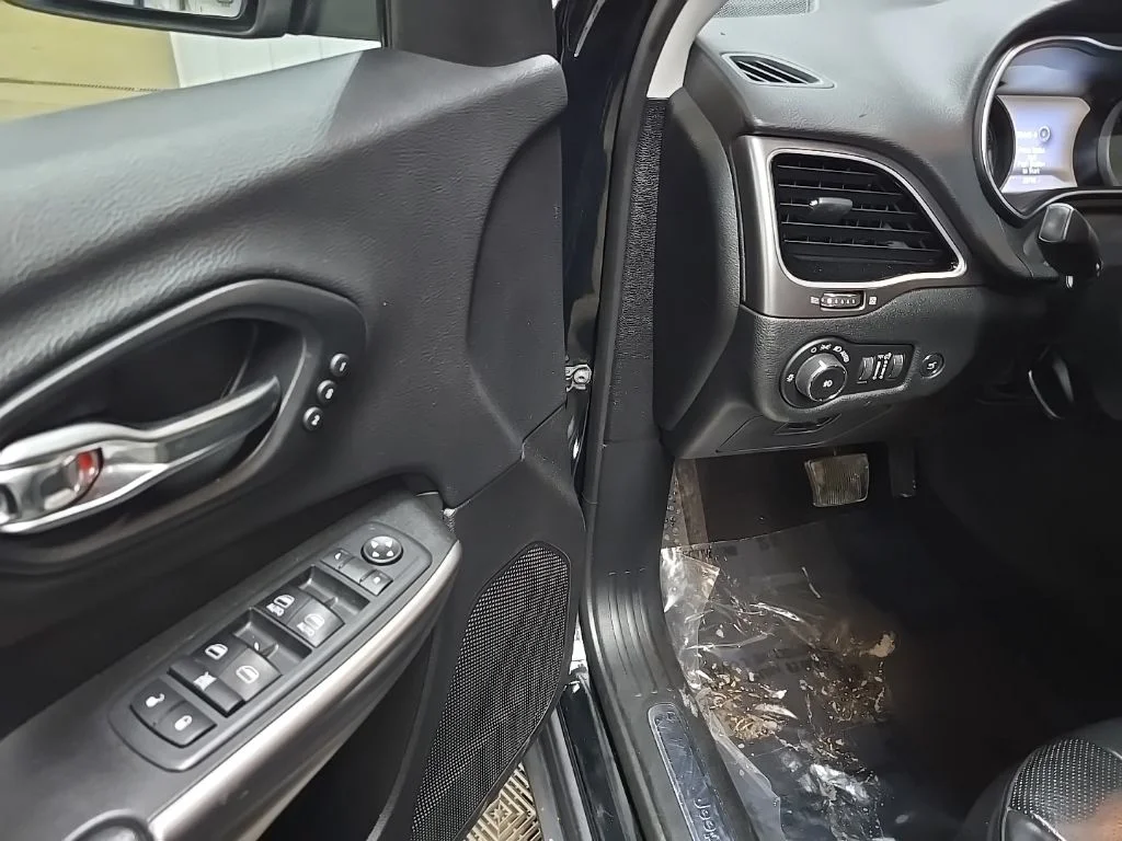 Used 2019 Black Jeep Limited image 28