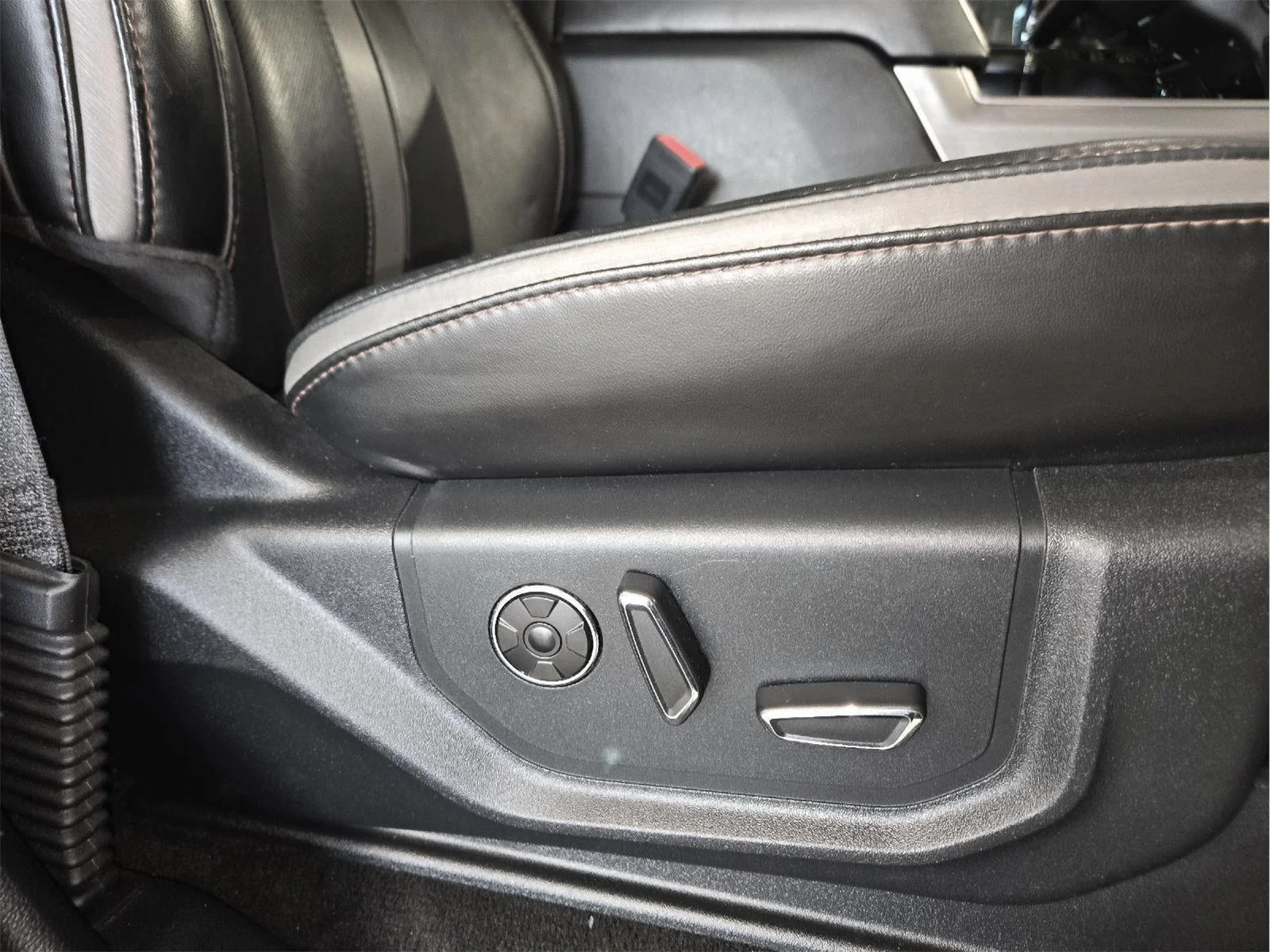 Used 2019 Agate Black Ford Platinum image 28