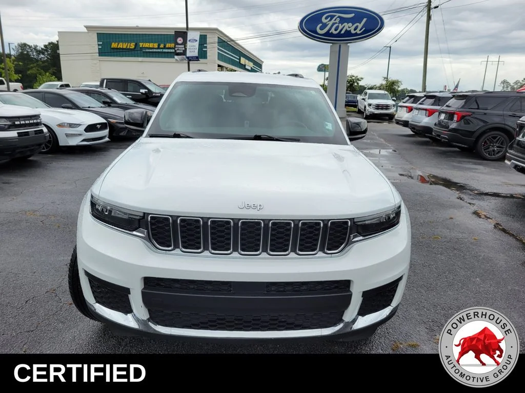 Used 2024 White Jeep Laredo image 9