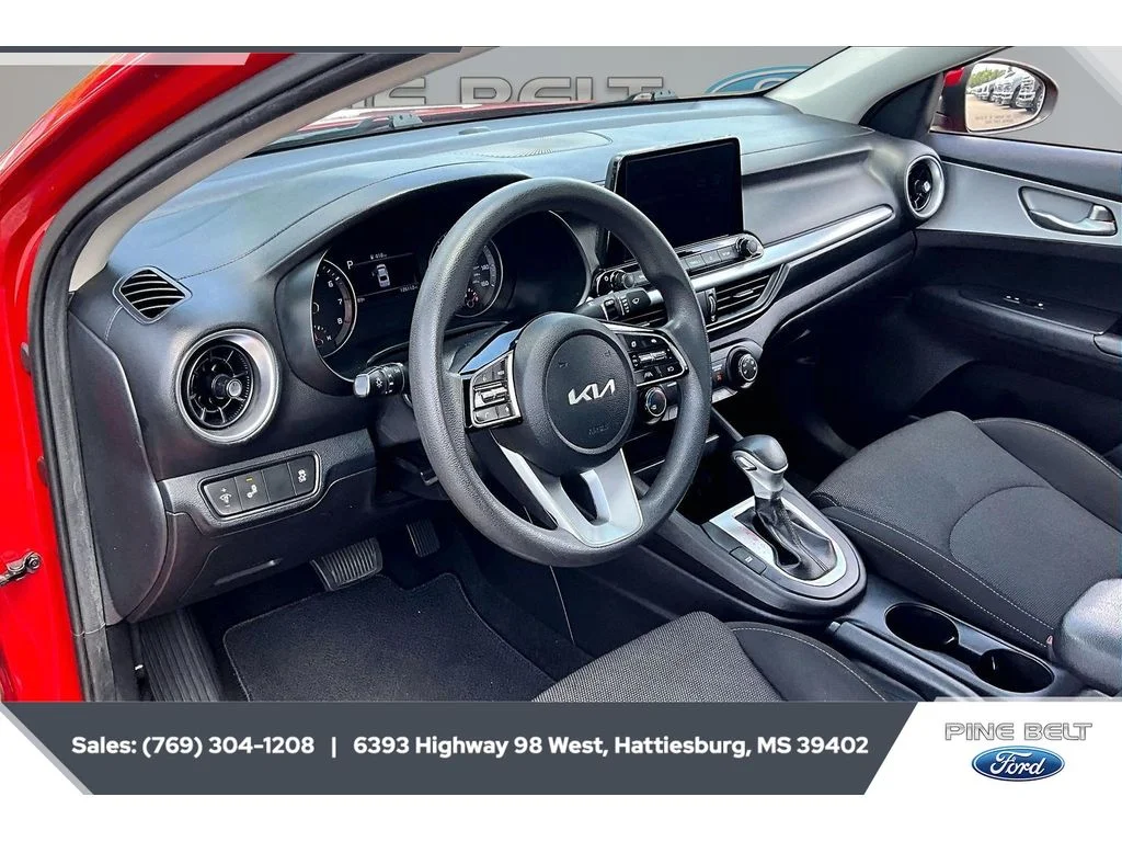 Used 2022 Currant Red Kia LXS image 12