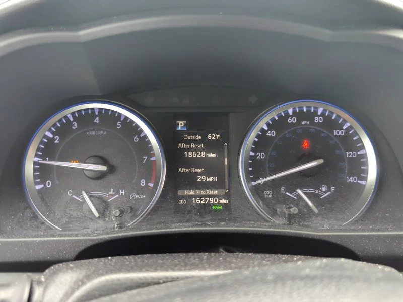 Used 2018 Silver Toyota XLE image 11