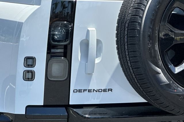 New 2026 Fuji White Land Rover X-Dynamic SE image 25