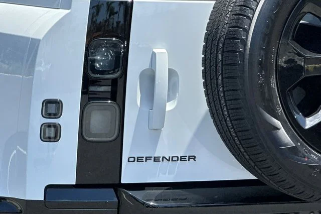New 2026 Fuji White Land Rover X-Dynamic SE image 25
