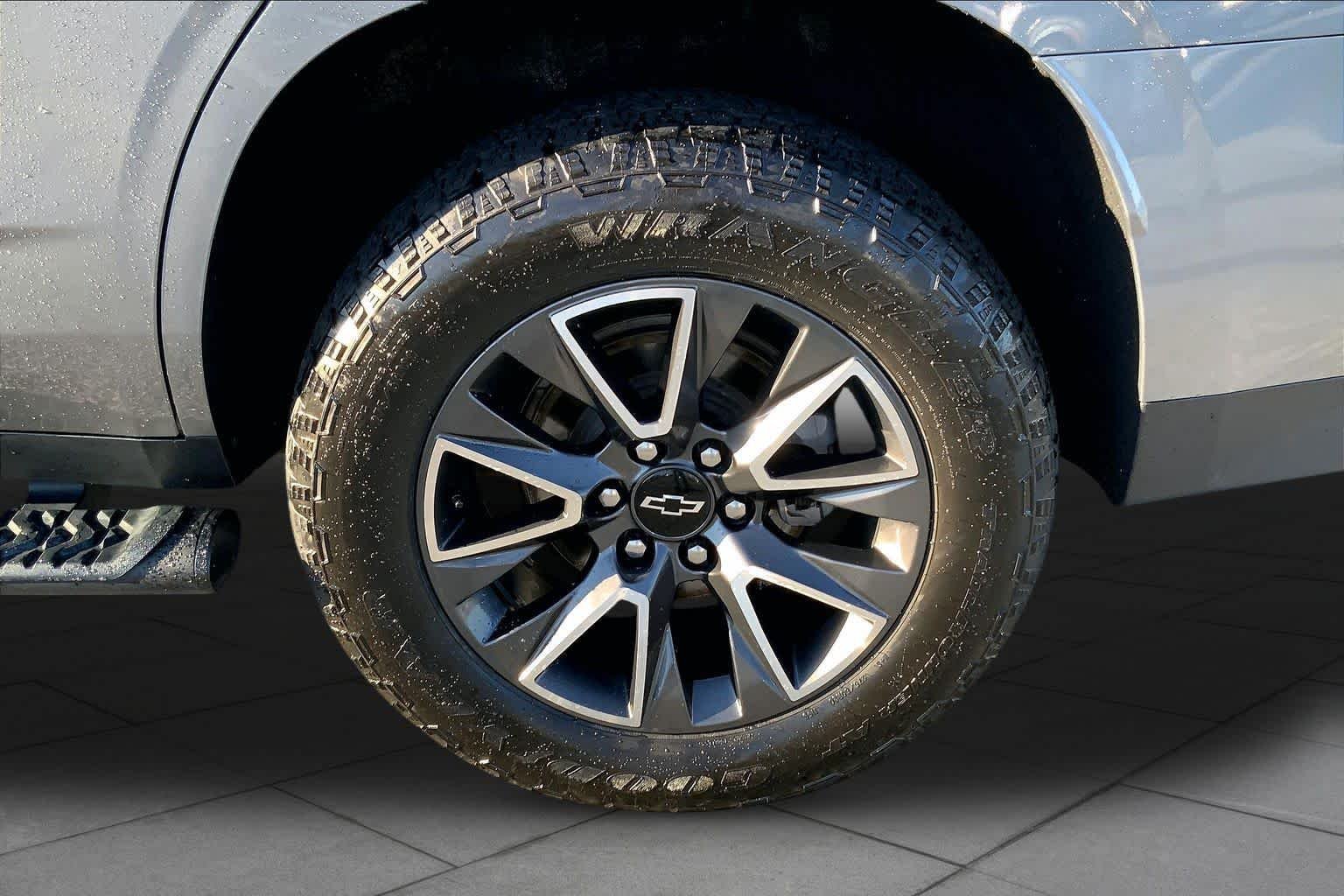 Used 2022 Satin Steel Metallic Chevrolet Z71 image 10