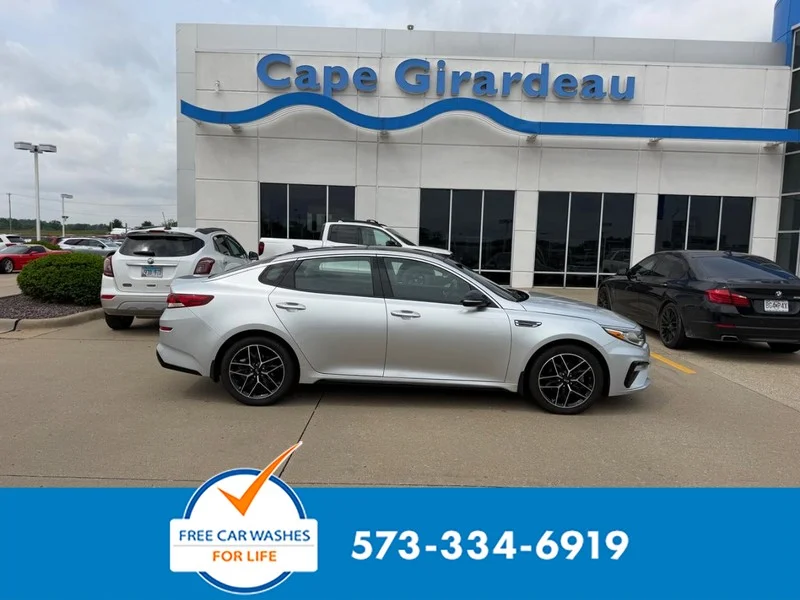 2020 Kia Optima SE's photo