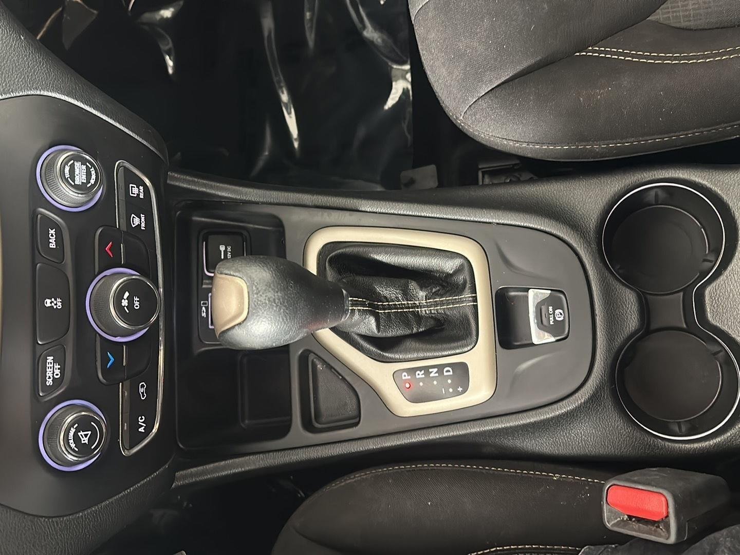 Used 2017 Granite Crystal Metallic Clearcoat Jeep Latitude image 15