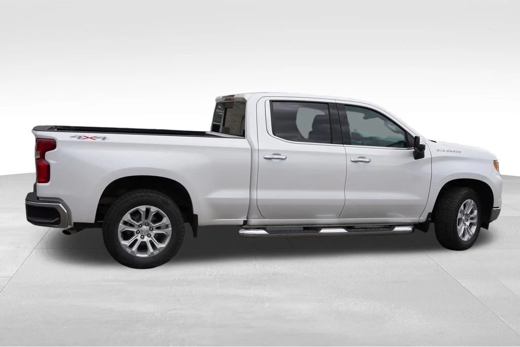 Used 2023 Iridescent Pearl Tricoat Chevrolet LTZ image 4