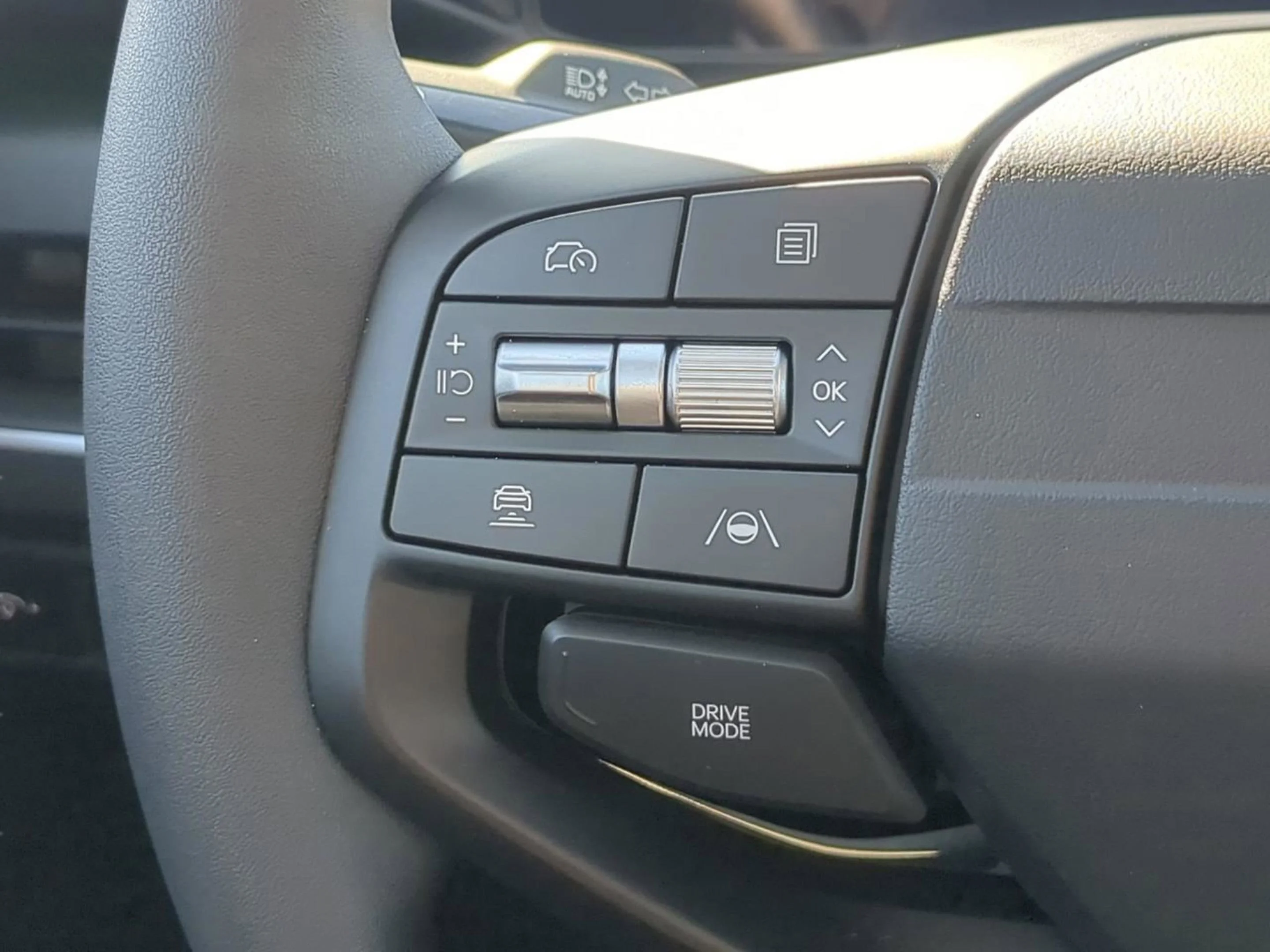 New 2026 Snow White Pearl Kia LXS image 36