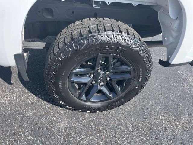 Used 2024 Summit White Chevrolet Custom Trail Boss image 17