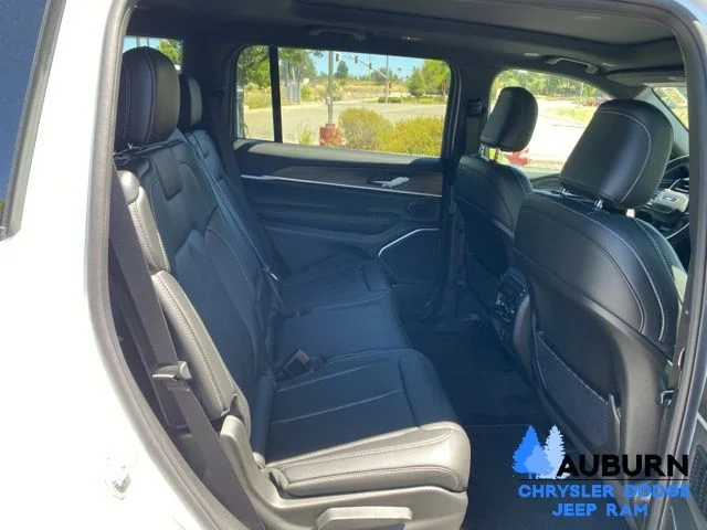 New 2026 Bright White Clear-Coat Exterior Paint Jeep Limited image 16