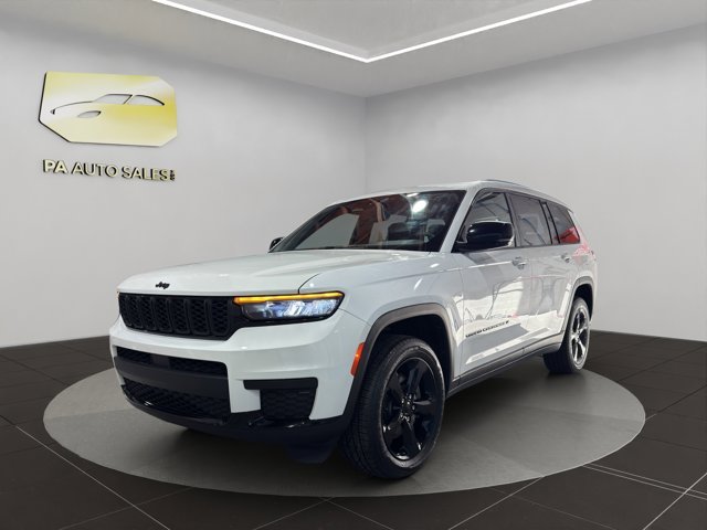 2023 Jeep Grand Cherokee Laredo Altitude photo 2