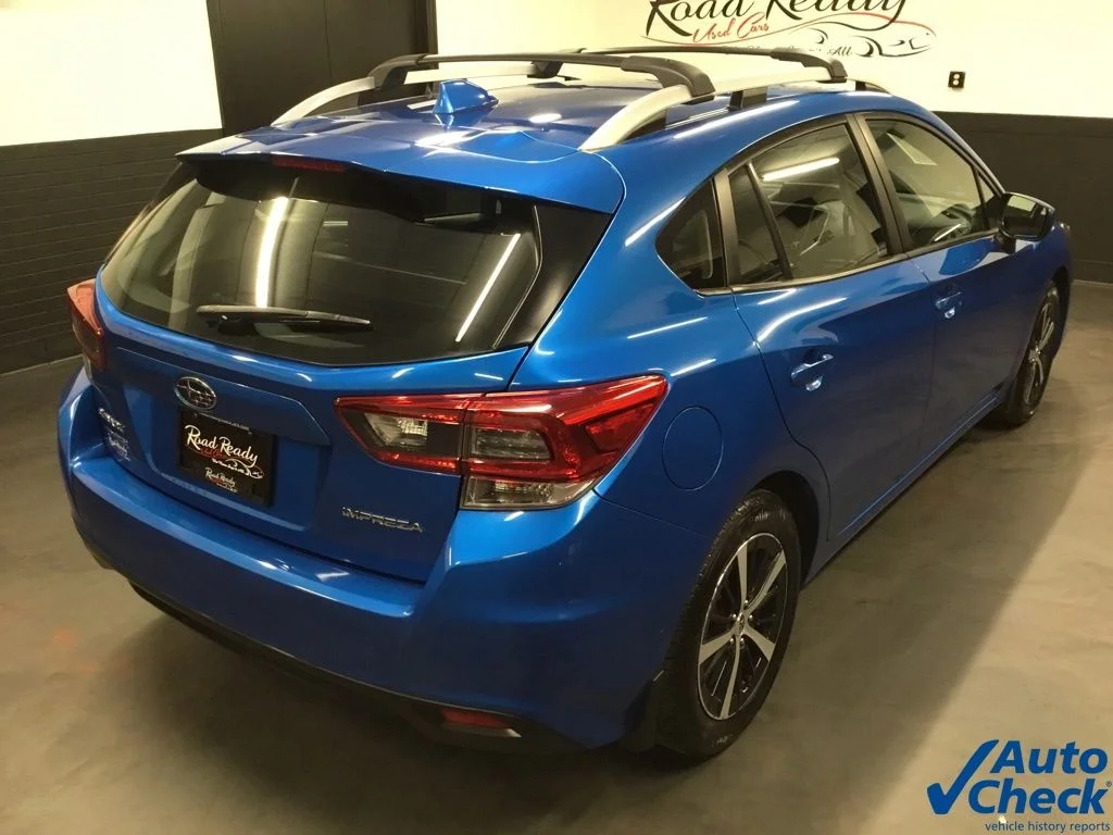Used 2020 Blue Subaru Premium image 11