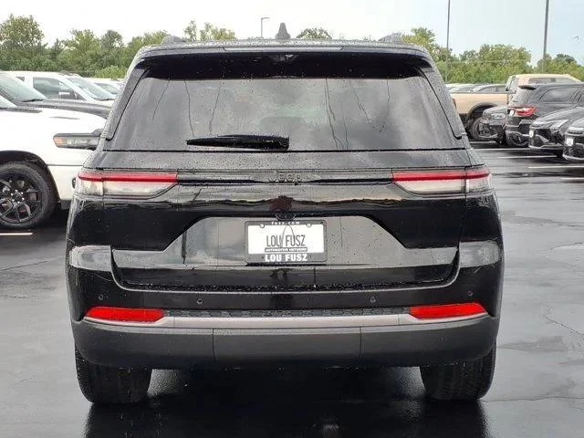 New 2026 Diamond Black Crystal Pearlcoat Jeep 85th Anniversary Edition image 18