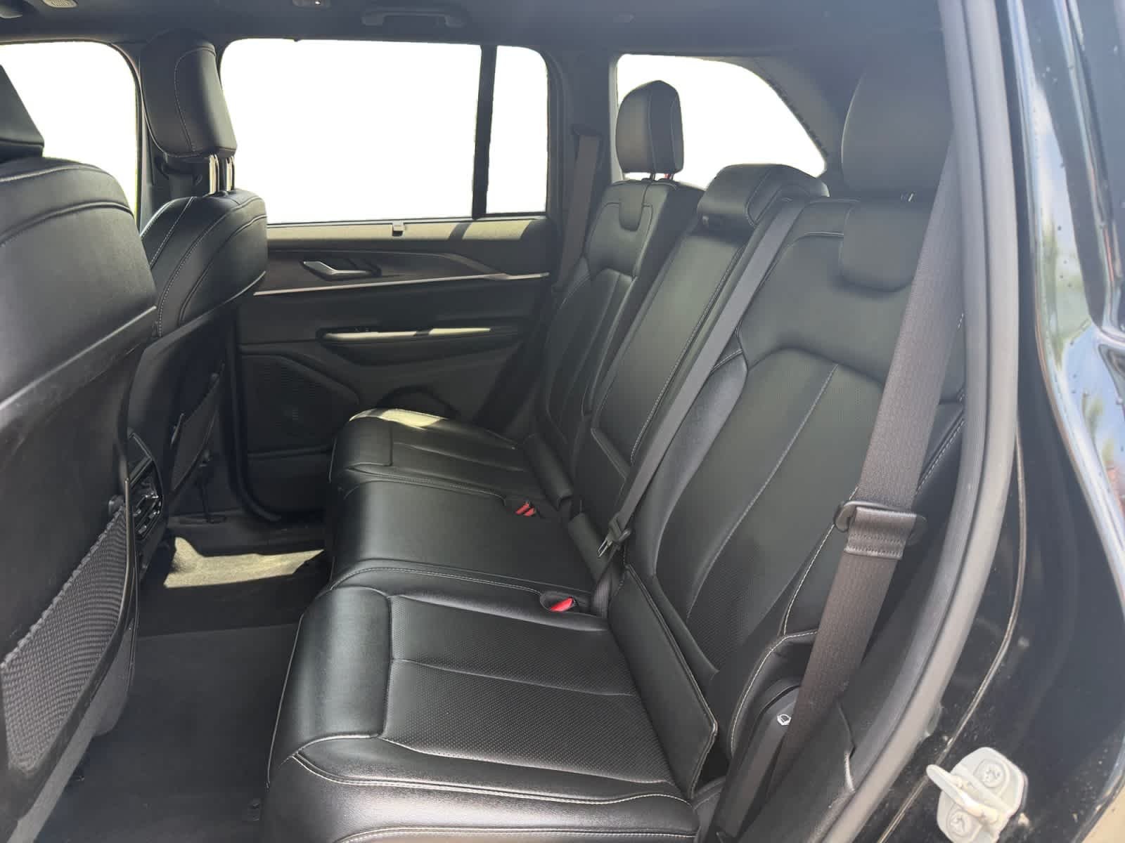 Used 2024 Diamond Black Crystal Pearl Jeep Limited image 15