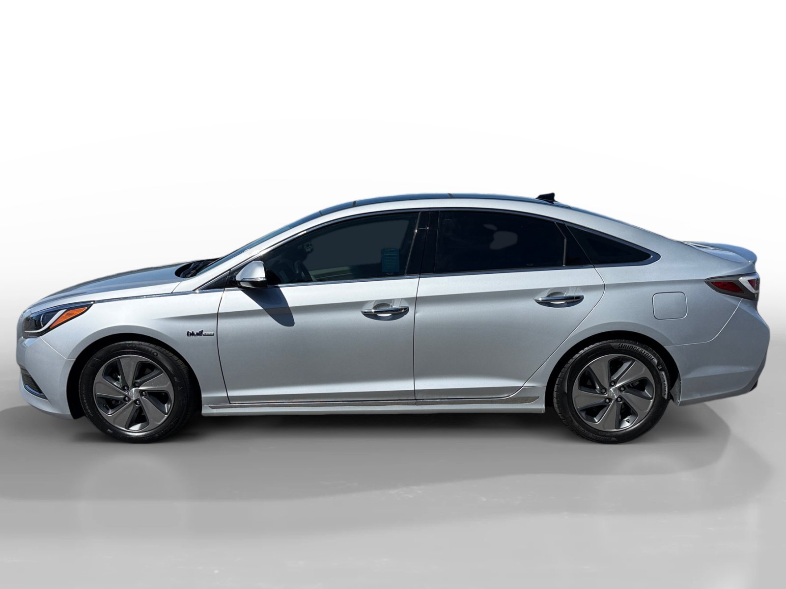 Used 2017 Silver Hyundai Limited image 2