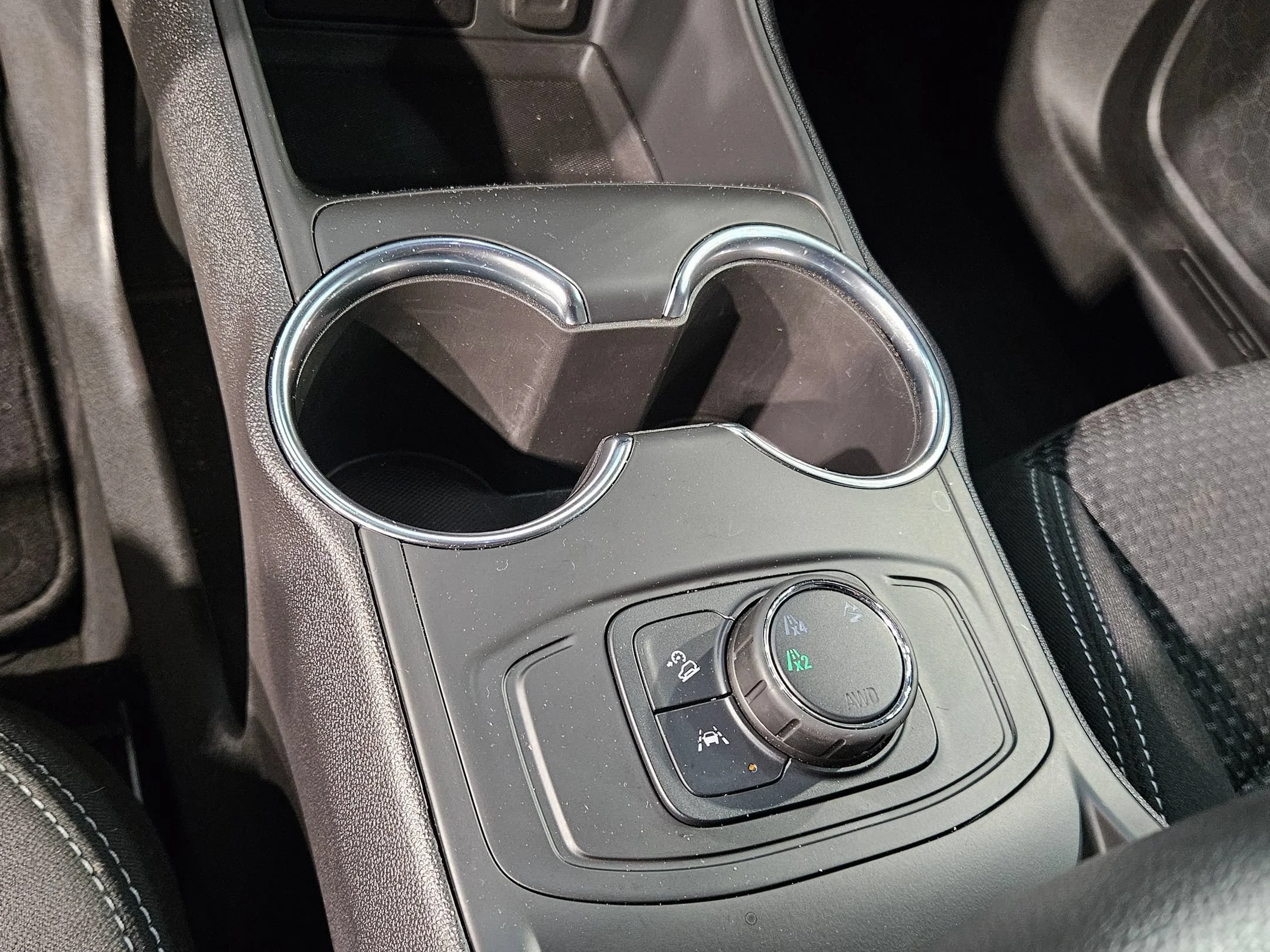 Used 2024 Summit White GMC SLE image 31