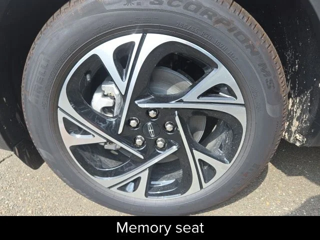 New 2026 Silver Radiance Metallic Clearcoat Lincoln Premiere image 13