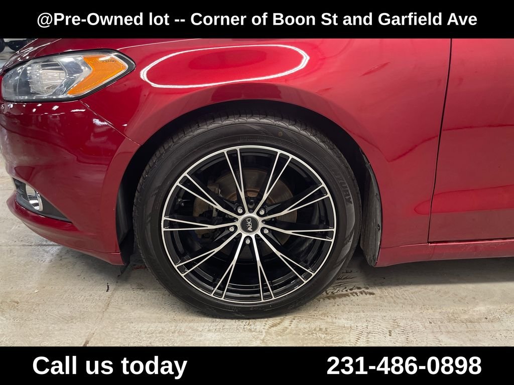 Used 2016 Red Ford SE image 11