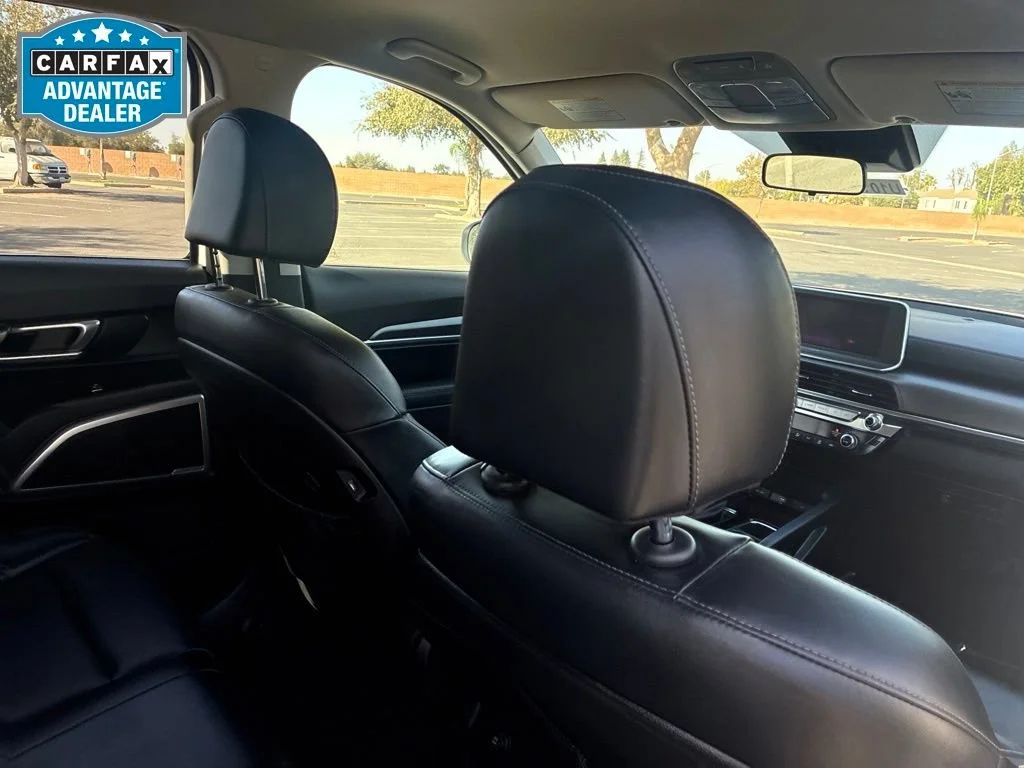 Used 2022 Glacial White P Kia LX image 23