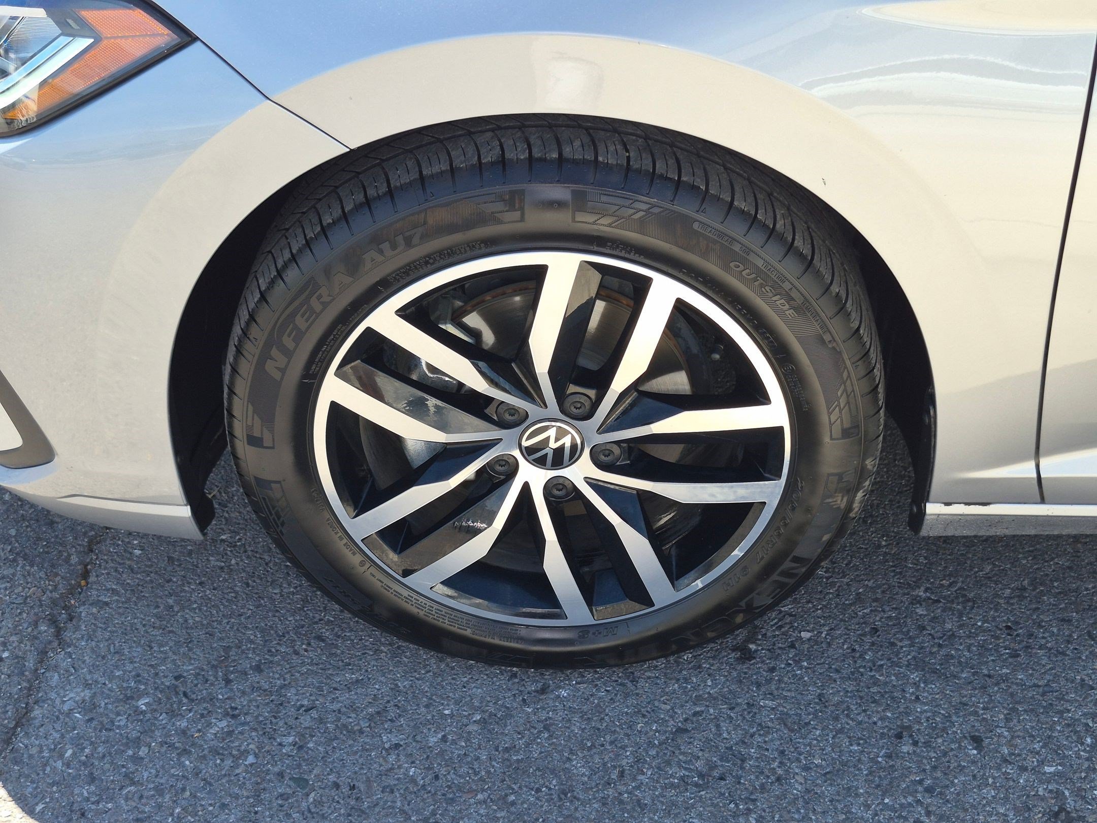 Certified Used 2025 Platinum Gray Metallic Volkswagen SE image 12